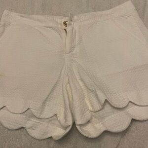 Size 6 scalloped Lilly Pulitzer shorts
